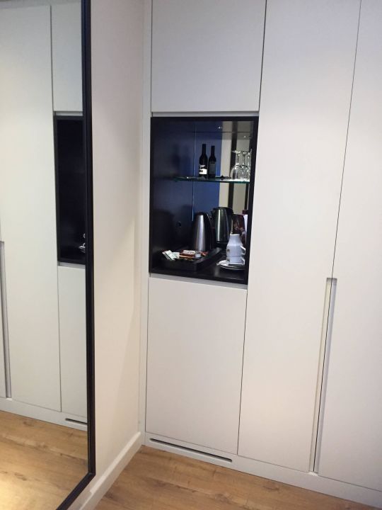 "Schrank mit wenig Platz" Crowne Plaza Berlin - Potsdamer Platz (Berlin