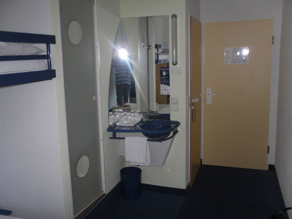 "Kleines Waschbecken" ibis budget Hotel Hamburg St. Pauli Messe