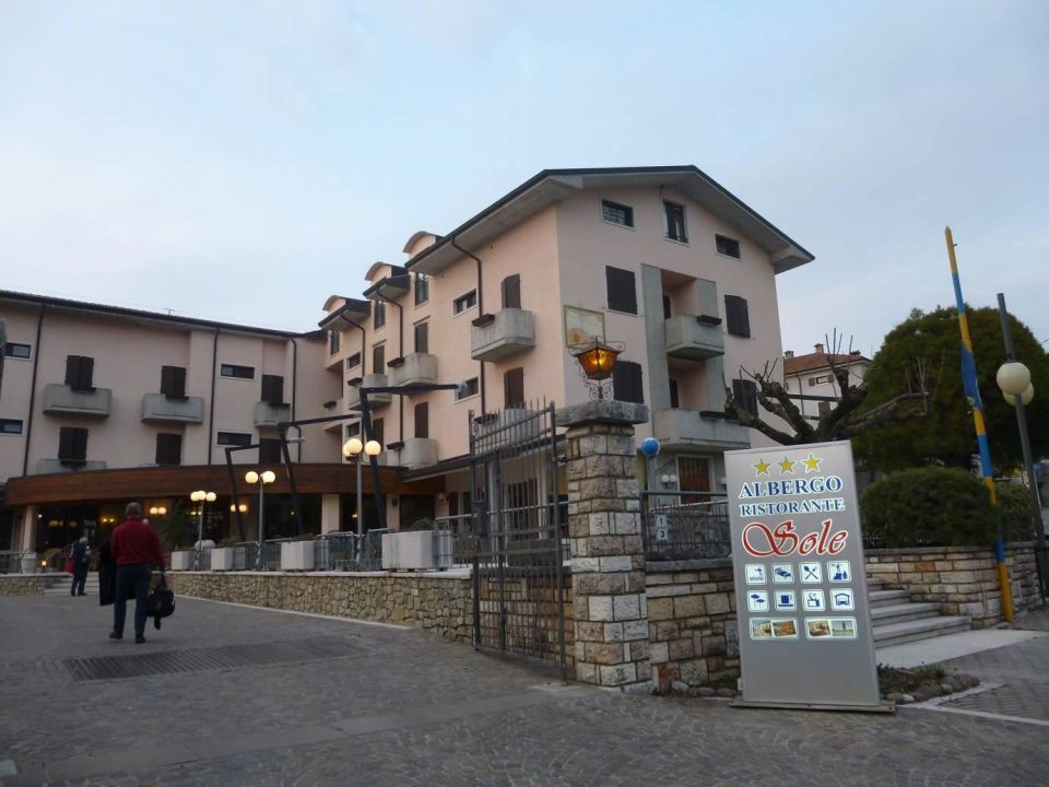 "Eingang zum Hotel" Albergo Sole (San Zeno di Montagna) • HolidayCheck