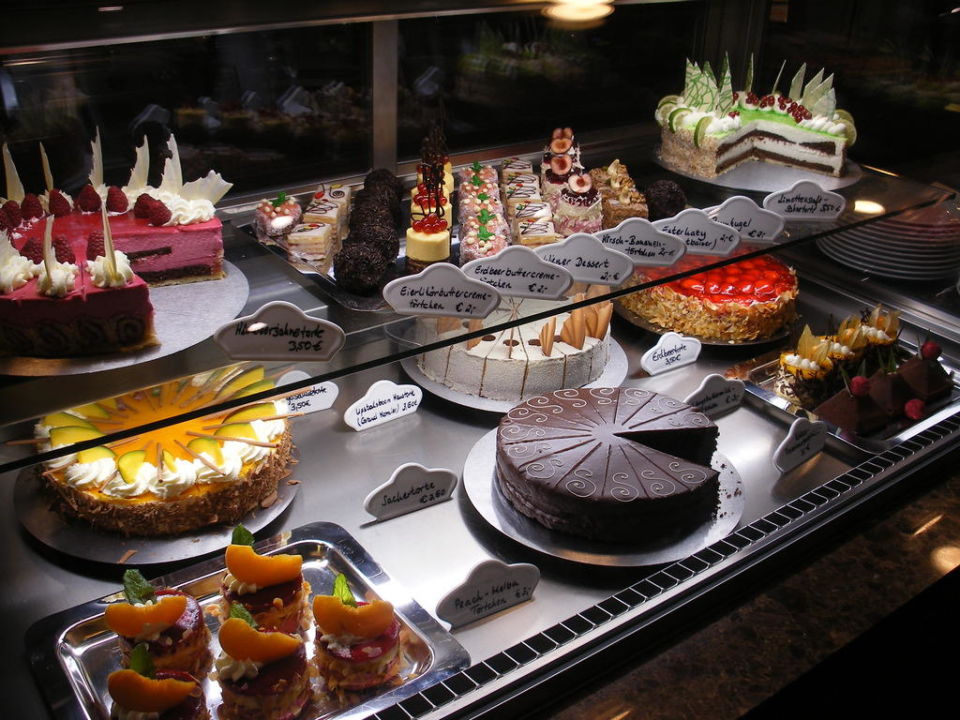 "Leckeres Kuchenbuffet im Wiener Cafe" Upstalsboom Hotelresidenz & SPA