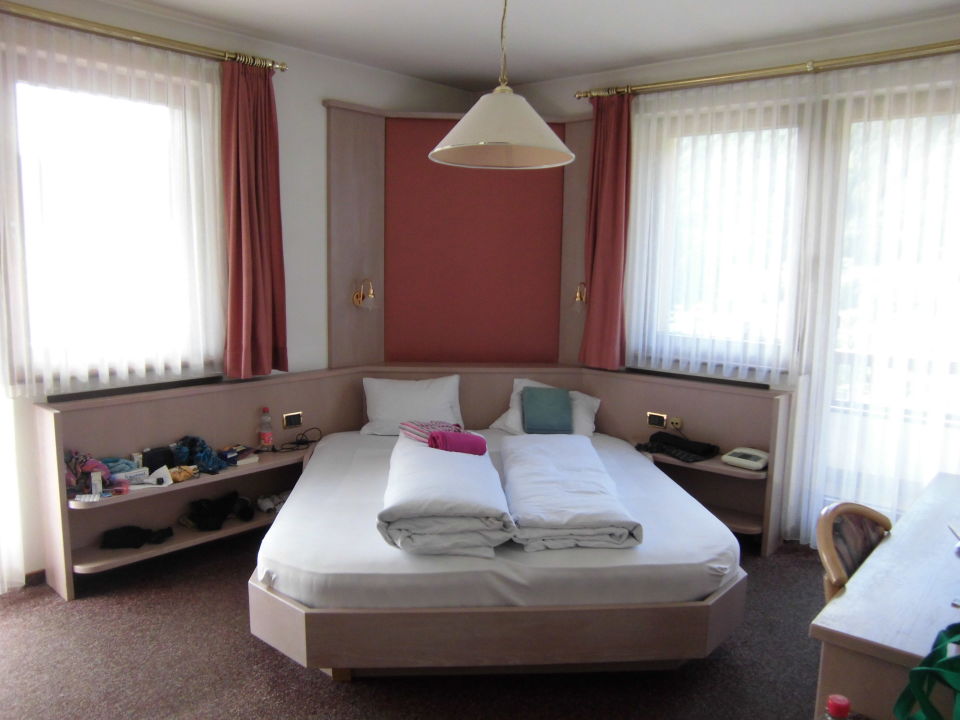 "Zimmer im neueren Teil des Hauses" Autentic Adler (Rasen-Antholz) • HolidayCheck (Südtirol ...