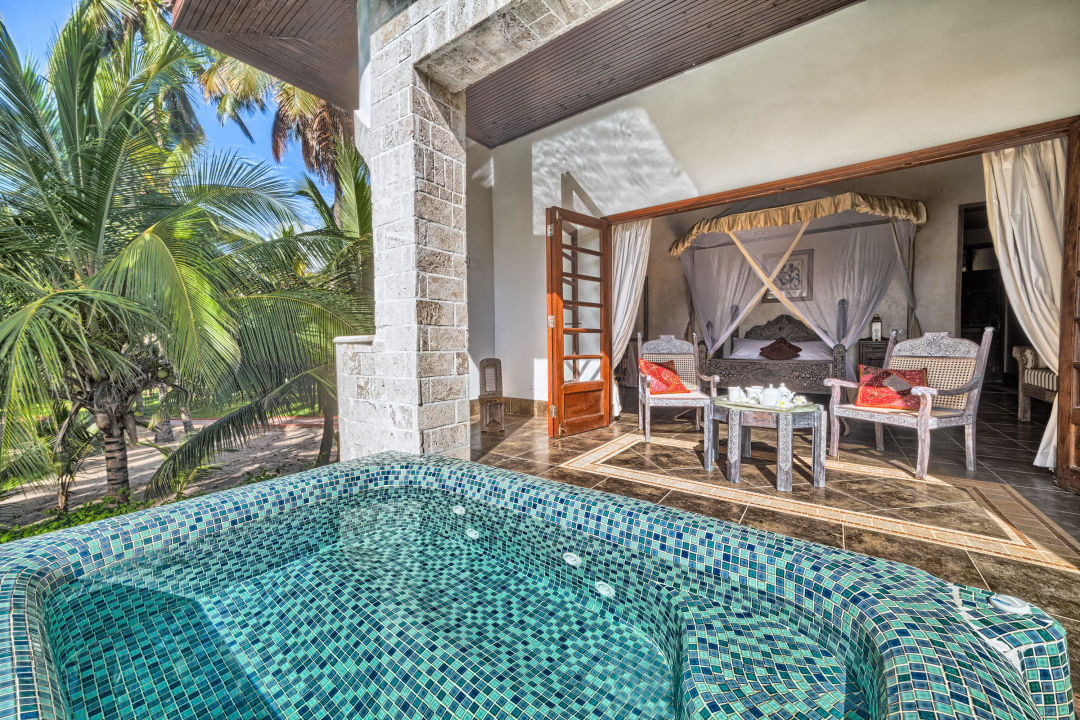 "Deluxe Room with Private Jacuzzi" The Maji Beach Boutique Hotel (Diani