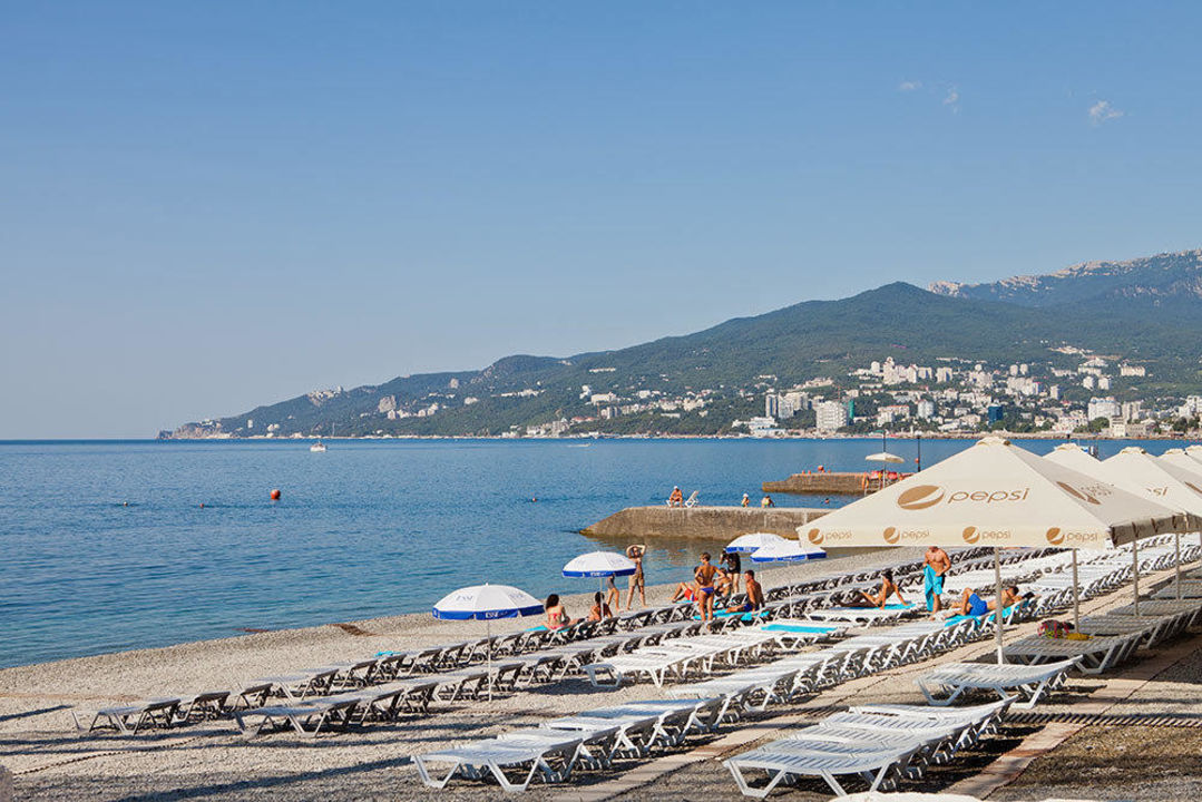 "Пляж" Yalta Intourist Hotel (Jalta) • HolidayCheck (Krim Ukraine)