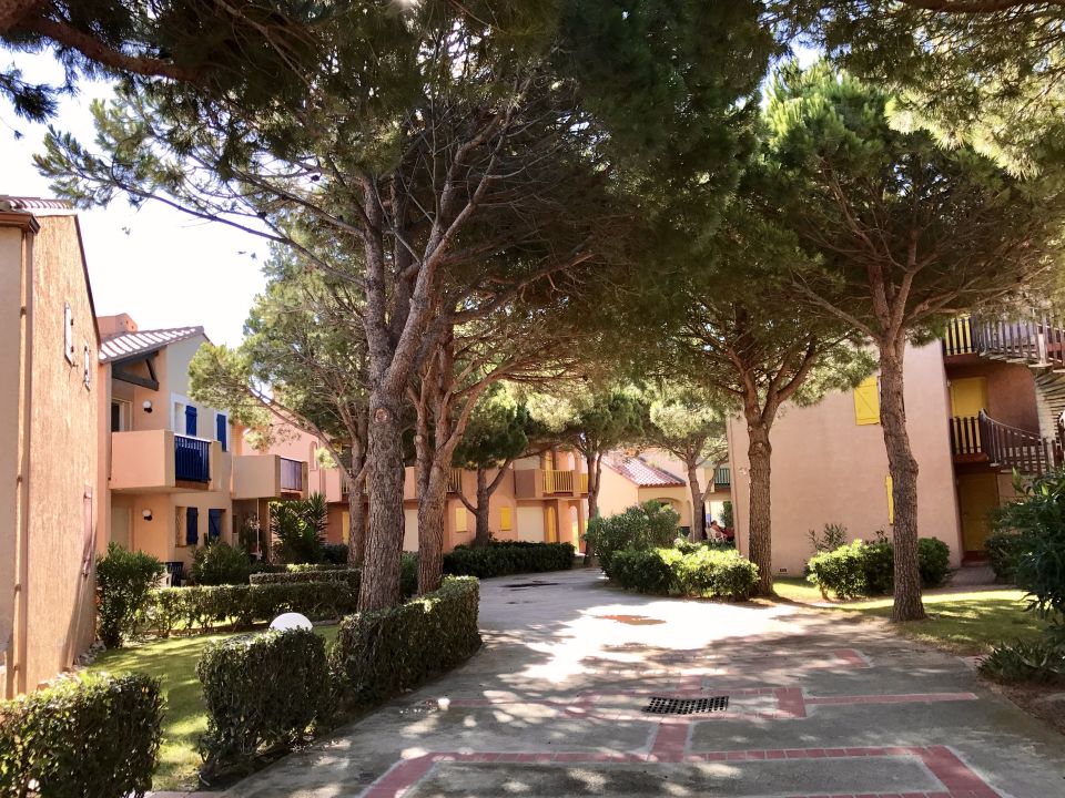 "Gartenanlage" FKKDorf Oasis Village (Port Leucate) • HolidayCheck