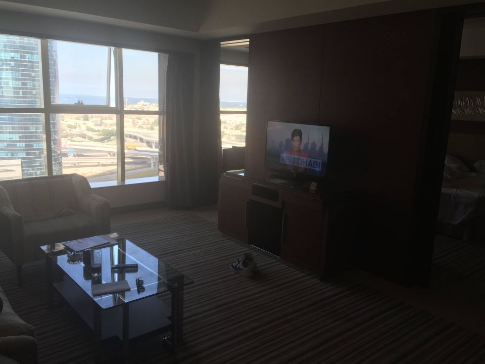 "Wohnzimmer " Hotel Grand Millenium Dubai (Dubai) • HolidayCheck (Dubai