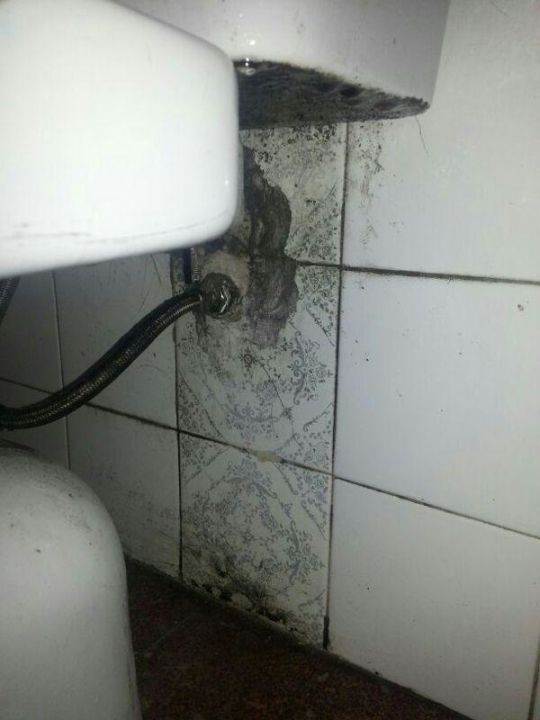 "Badezimmer mit Schimmel" Hotel Sun Beach (Lloret de Mar