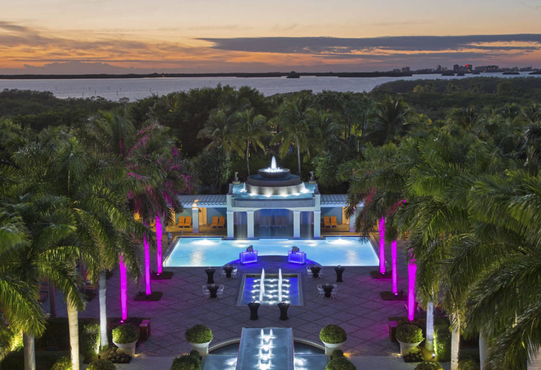 waterfall-pool-hotel-hyatt-regency-coconut-point-resort-spa-estero