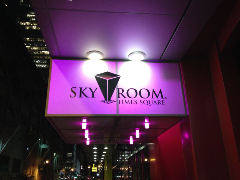 Aussicht Aus Der Bar Sky Room Bei Nacht Fairfield Inn