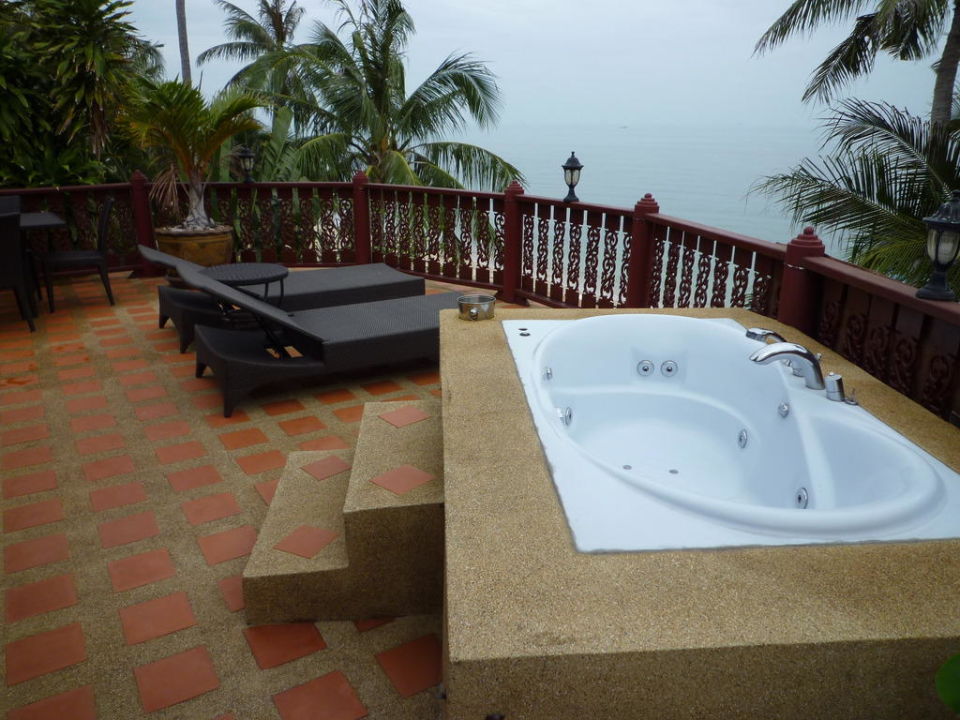 Whirlpool auf dem Balkon Villa JFK Koh Samui Ban Bang Whirlpool auf dem Balkon Villa JFK Koh Samui Ban Bang
