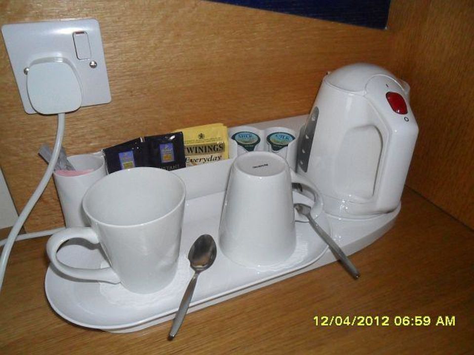 "Kaffee und Tee auf dem Zimmer" Hotel Holiday Inn Express ...