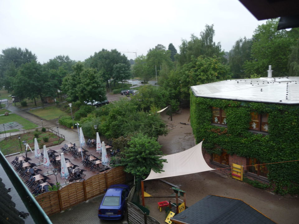 "Links ein Kroatisches Restaurant" Entrée Hotel Glinde (Glinde