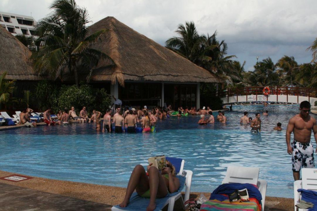 "Poolbar zum Spring Break" Grand Oasis Cancun (Cancun) • HolidayCheck