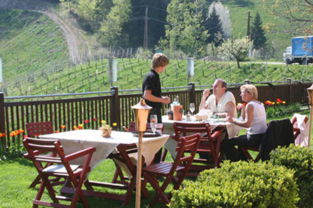 "Unser Gastgarten" Weingasthof Sabathihof (Leutschach An Der Weinstraße ...