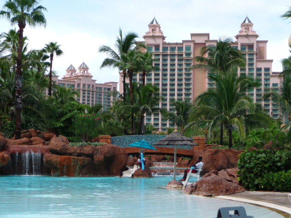 Hauptpool Im Nachbarhotel Atlantis Comfort Suites Paradise Island   2758c5a0 013d 39f2 959f 6105aedc9c6c