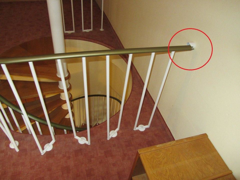 "Geländer der Wendeltreppe komplett lose" Ferienhotel Eichenbühl