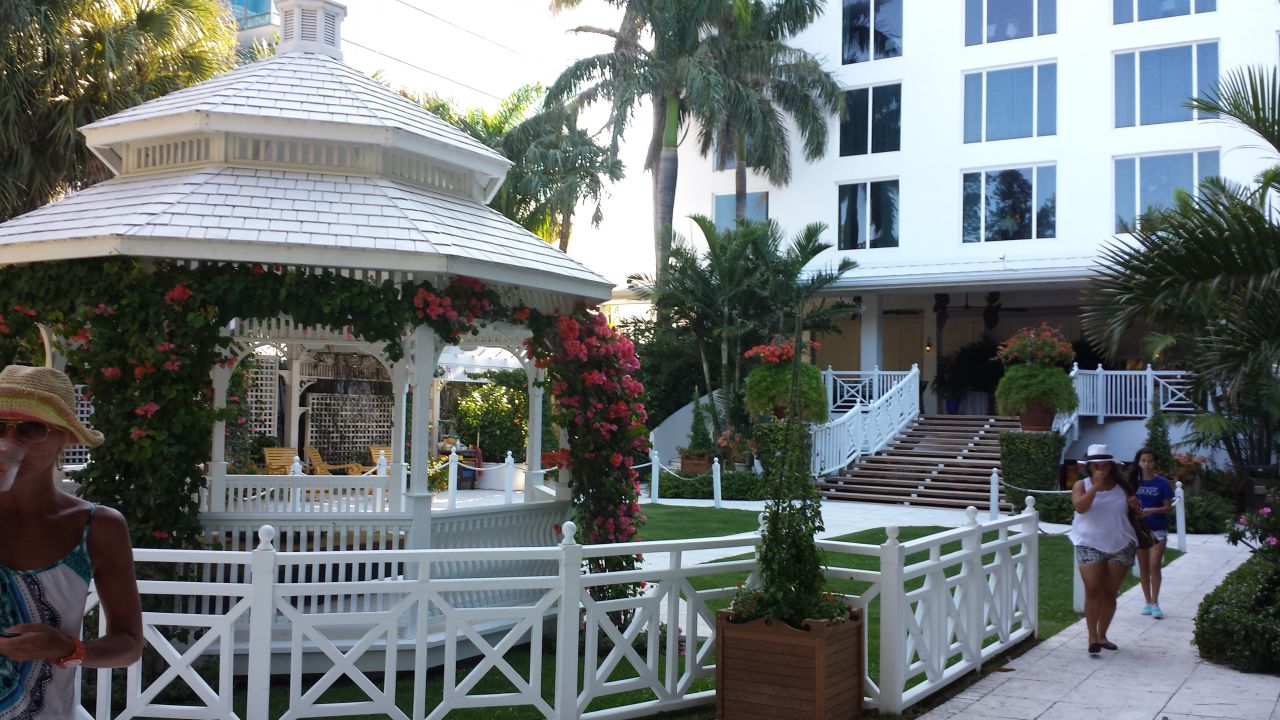 "Gartenanlage" The Palms Hotel & Spa (Miami Beach) • HolidayCheck