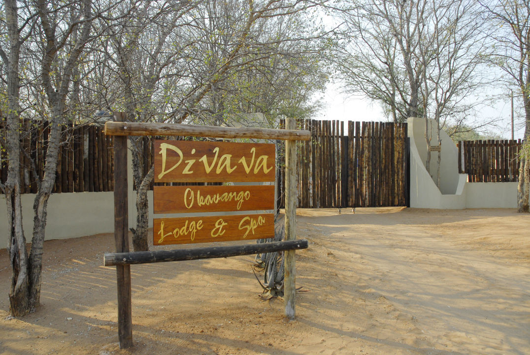 "Entrance Gate" Divava Okavango Lodge & Spa (Divundu) • HolidayCheck