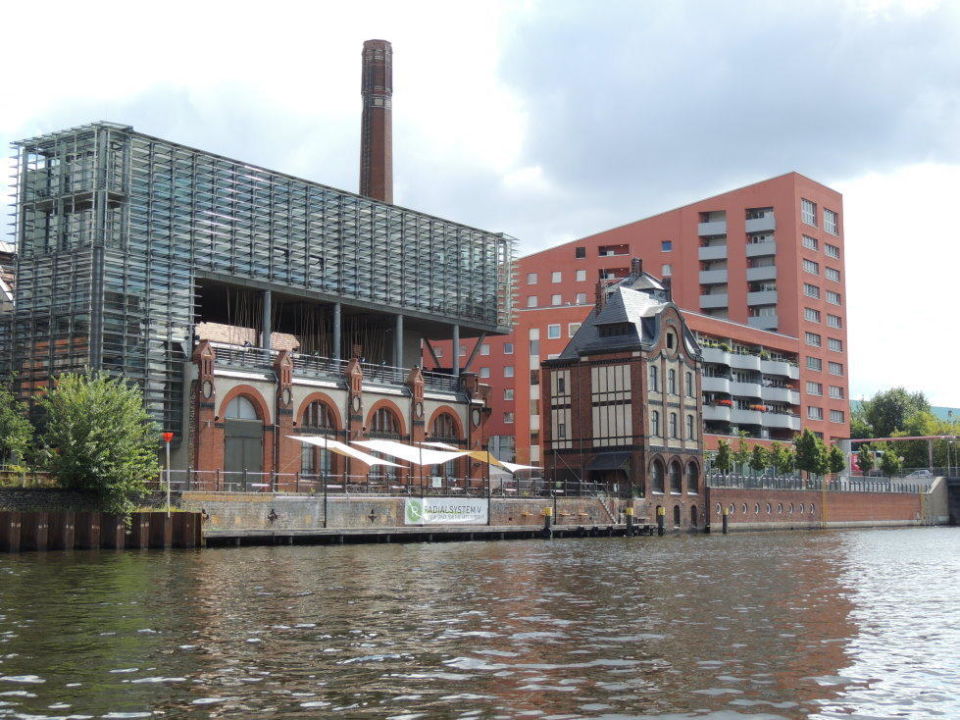 Ausblick Vom Zimmer Richtung Mitte Bei Nacht Hotel Ibis Berlin Ostbahnhof Berlin Mitte Holidaycheck Berlin Deutschland