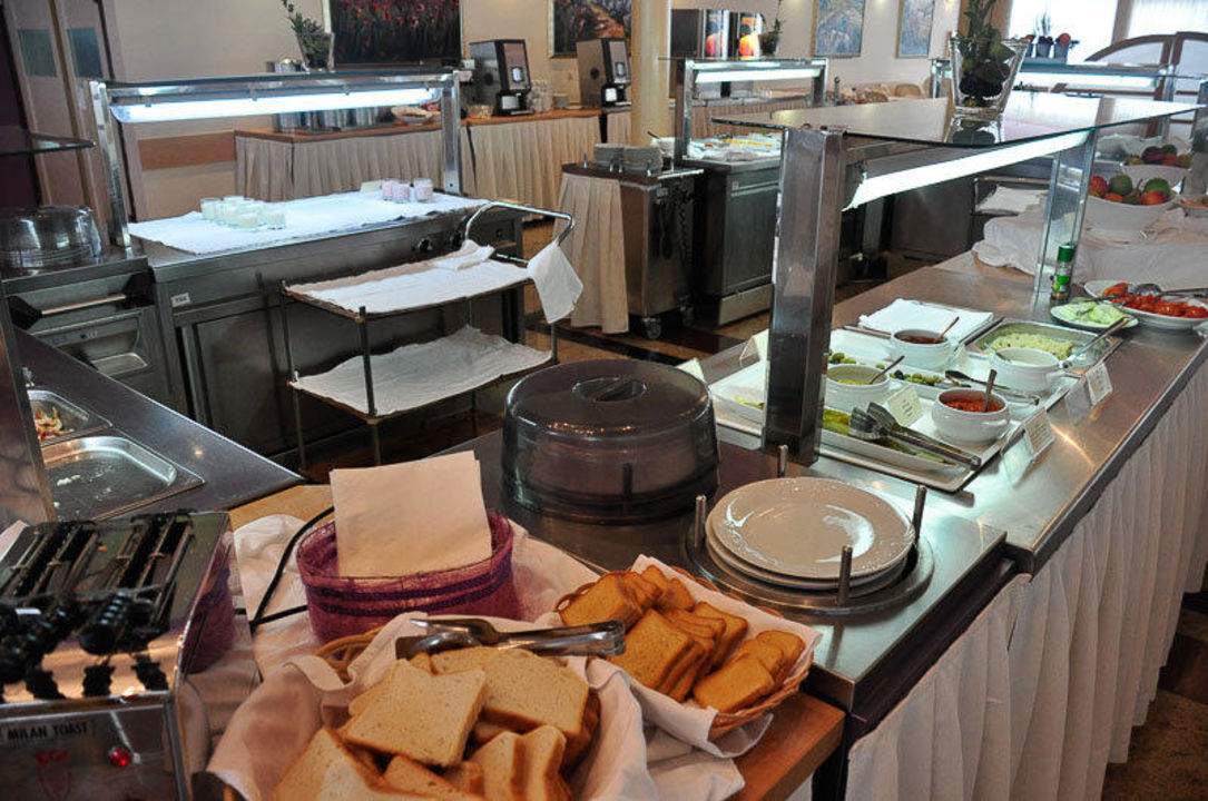 "Toaster mit Toastbrot" Hotel Punta (Vodice) • HolidayCheck (Dalmatien