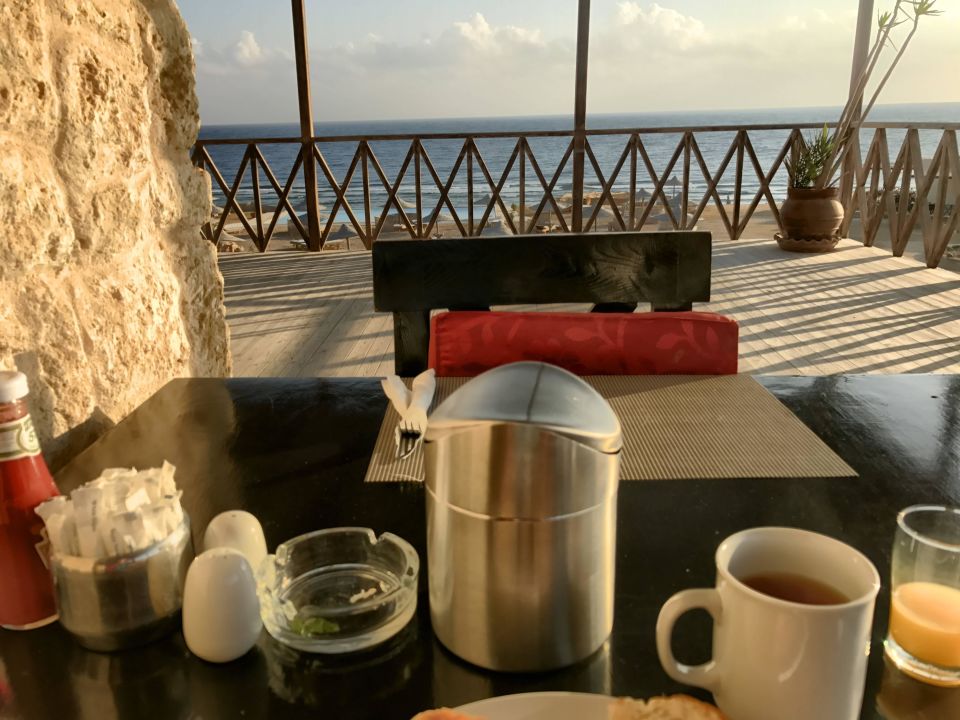 "Blick von der Terrasse im Restaurant aufs Meer" The Oasis ...