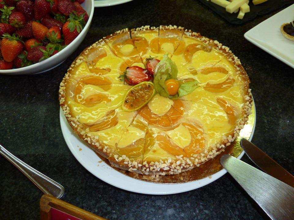 "Eine von mehreren Torten täglich" Hotel Porto Santa Maria (PortoBay