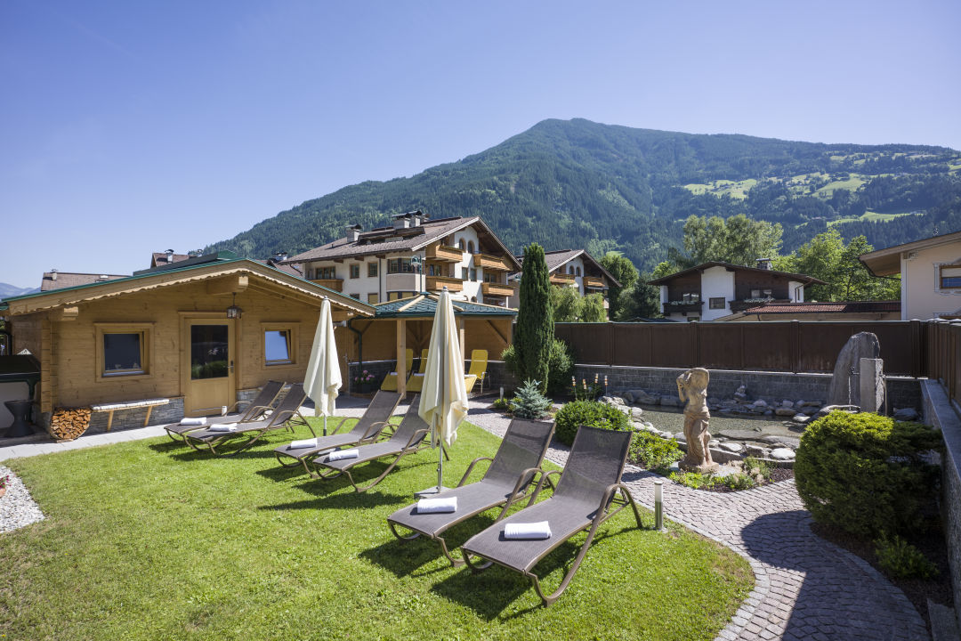 "Gartenanlage" Hotel Alpina (Ried Im Zillertal) • HolidayCheck (Tirol ...