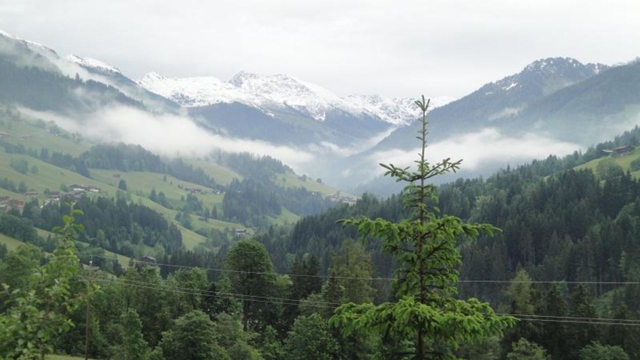 Herrlicher Blick Auf Die Berge Von Dem Sudbalkon Haus