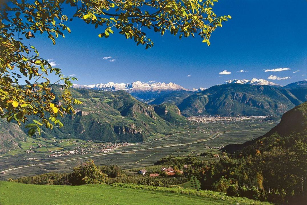 "Panoramablick Von Grissianerhof Auf Etschtal Und Dolomiten" Gasthof ...