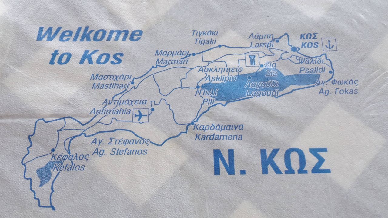 "Nette Idee im Restaurant als Tischdecke" Costa Angela Hotel (Lambi