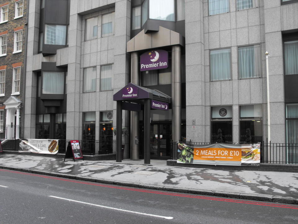 eingangsbereich-premier-inn-london-city-tower-hill-london-borough-of