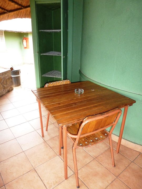 "Terrasse mit Vorratsschrank" Hotel Restcamp Olifants (Olifants
