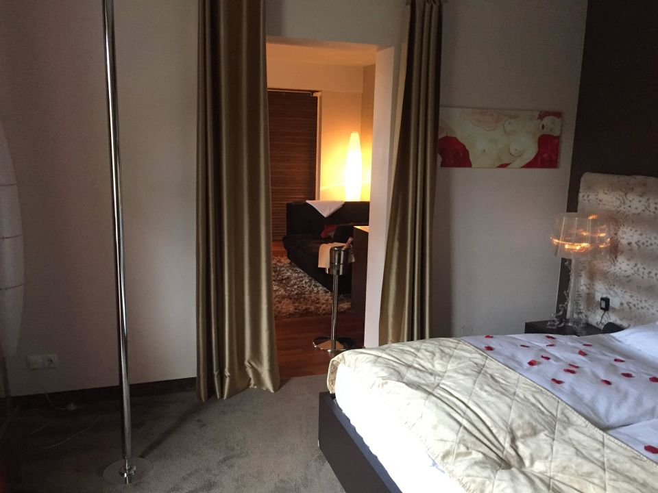 Schlafzimmer Mit Pole Dance Stange Maiers Kuschelhotel