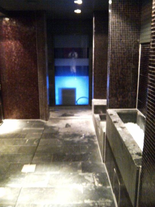  Spa Wellness Bereich Duschen Dampfbad Sofitel Munich Bayerpost 