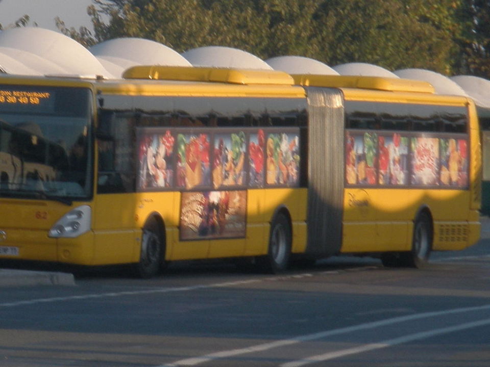 shuttlebus-zwischen-hotels-und-disneyland-disney-s-hotel-santa-fe