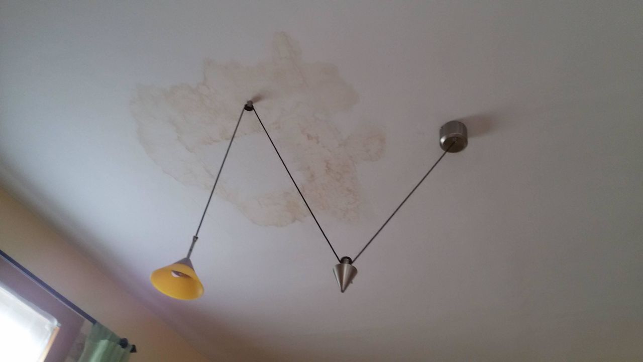 "Wasserfleck an der Decke" Waldhotel Schmücke (Gehlberg) • HolidayCheck