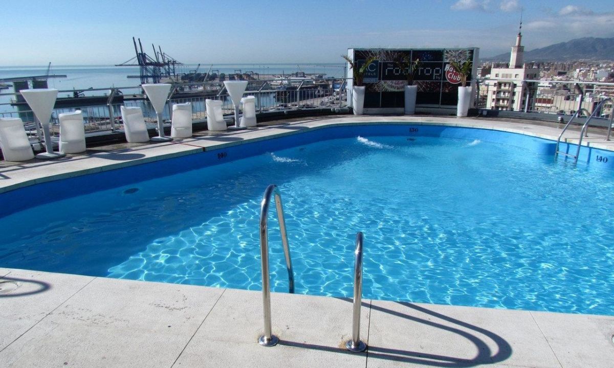 "Rooftop pool" Hotel Ac Malaga Palacio (Malaga) • HolidayCheck (Costa