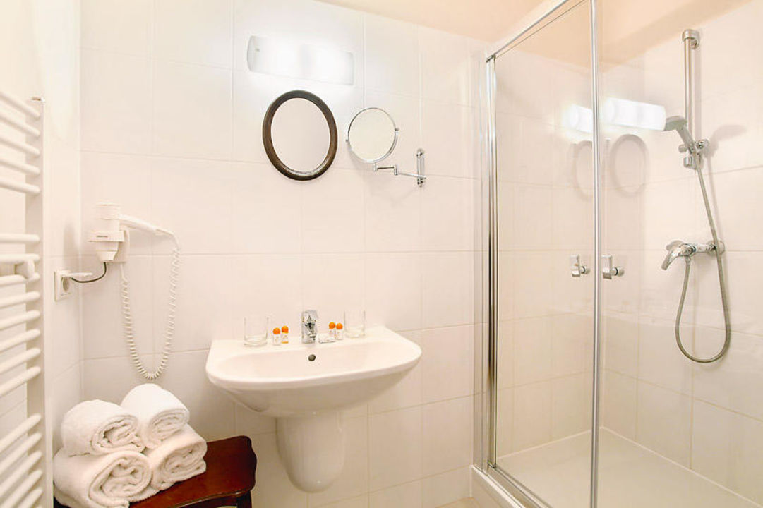 "Badezimmer Superior Doppelzimmer" Hotel Casa D'oro Schönbrunn (Wien