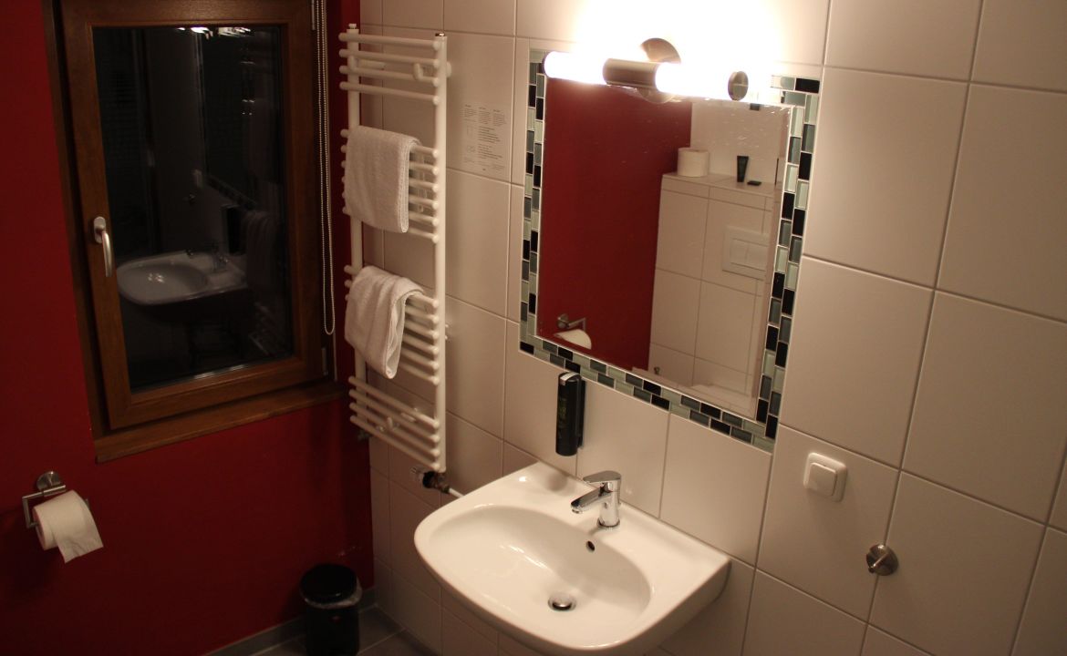Neues Badezimmer Hotel Hinter Den Spiegeln Heimbach Eifel Holidaycheck Nordrhein Westfalen Deutschland