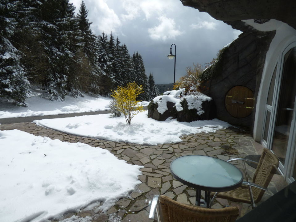"Eigene Terrasse mit Tisch und zwei Stühlen" Feriendorf Auenland