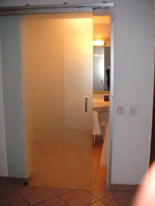 "Badezimmertür" db San Antonio Hotel + Spa (Qawra) • HolidayCheck