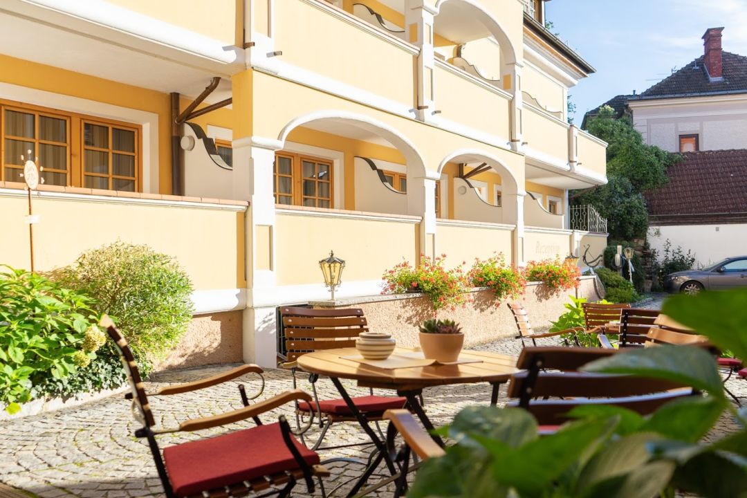 "Gartenanlage" Hotel Zum schwarzen Bären (Emmersdorf an der Donau