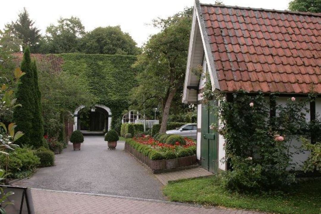 Bild "Außenansicht" zu Romantik Hotel Hof zur Linde in Münster