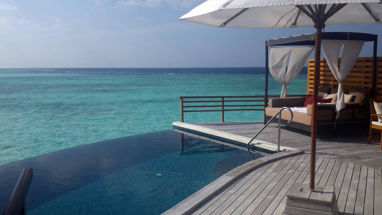 Baros Water Pool Villa Baros Maldives Resort Villingili • Holidaycheck Kaafu Atoll Malediven