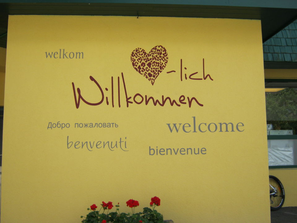 Herzlich Willkommen Nicht Nur Auf Dem Plakat Der Kirchenwirt