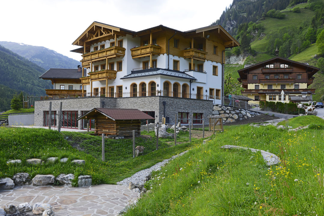 "Außenansicht" Familotel Familienhotel Oberkarteis (Hüttschlag