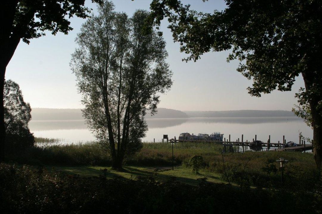  Morgenstimmung Plauer See vor dem Hoteleingang  Falk Seehotel Plau