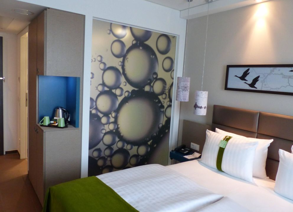 "Dusche neben dem Bett" Holiday Inn Berlin - City East ...