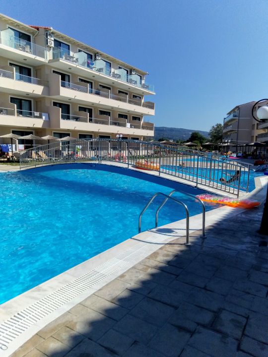 "Pool" Angela Beach Apartments Superior (Roda) • HolidayCheck (Korfu ...