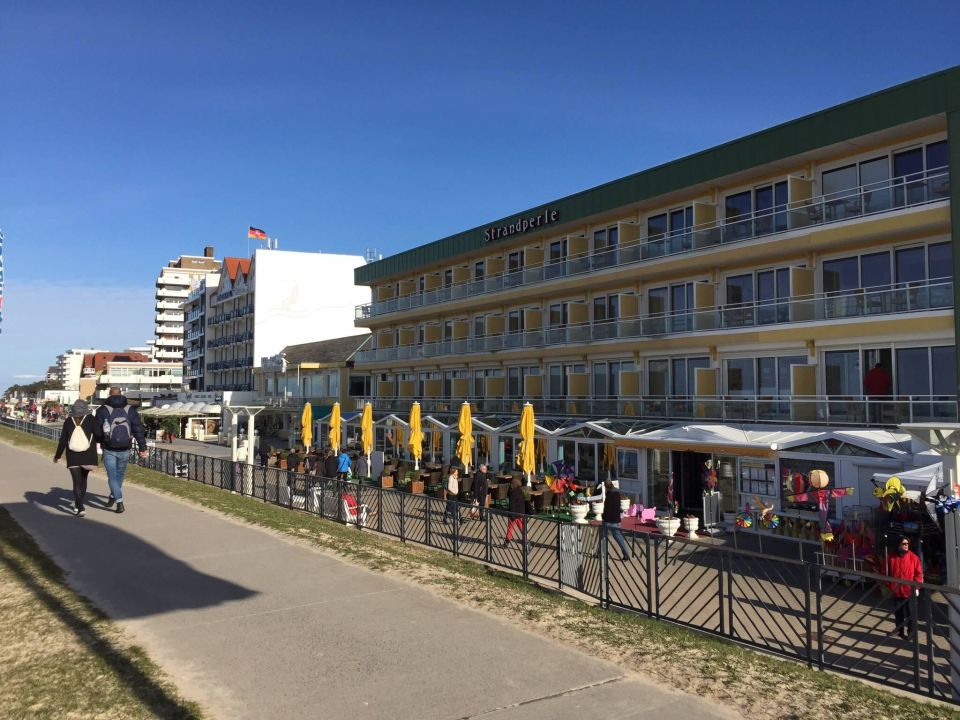 "Strandperle Vom Deich - Blick Nach Osten" Hotel Strandperle (Cuxhaven ...