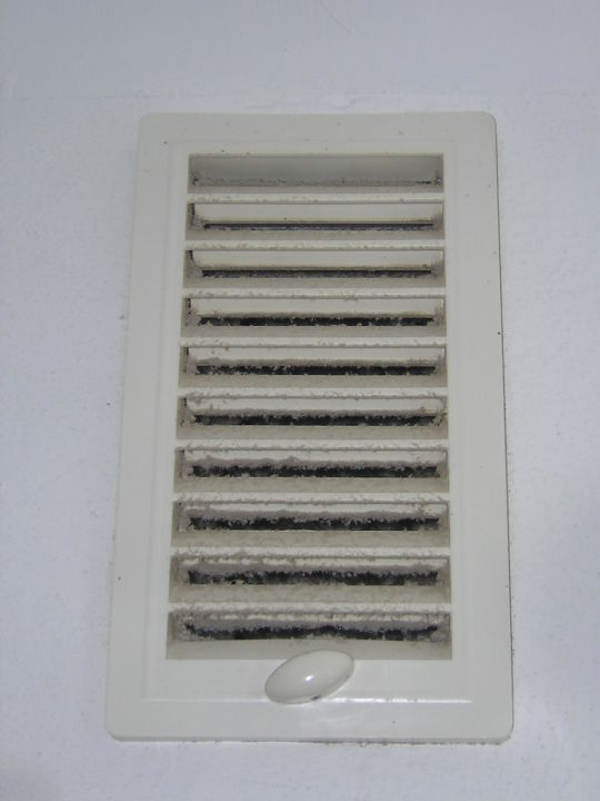 "Versifftes Lüftungsgitter im Bad" Comfort Hotel Weimar